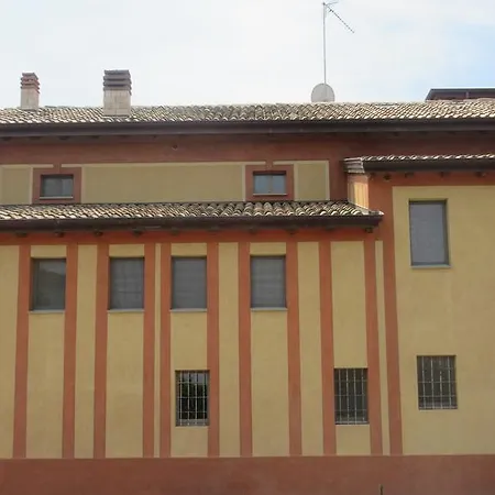 בית חווה Laura *